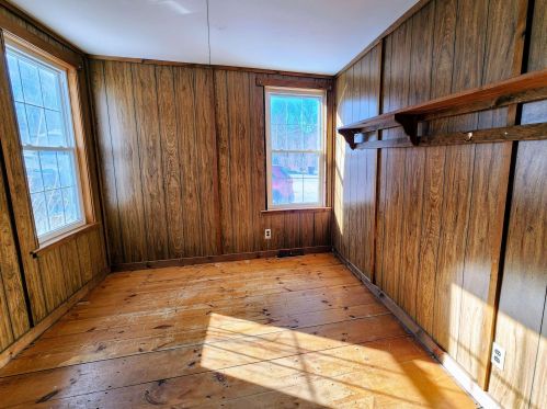 9 Hampstead Rd, Danville NH  03819-5100 exterior