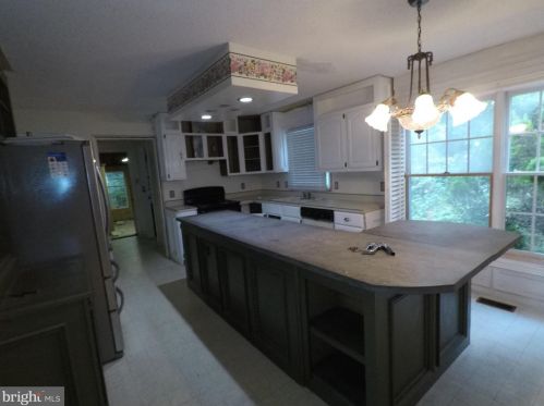 2 Presidential Dr, Berlin Boro NJ  08009-1358 exterior