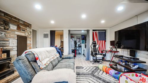 40321 Calle Rosalito, Santa Clarita CA  91390-1088 exterior