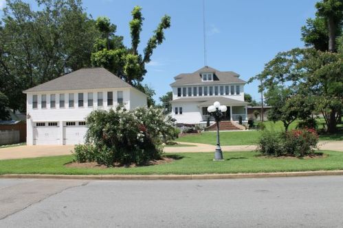 211 Jefferson St, Peoples, MS 38663-2019
