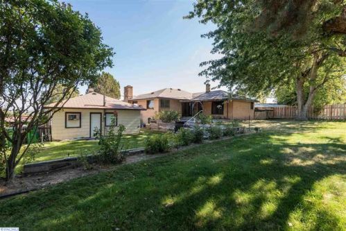 2010 Jean St, Kennewick WA  99336-3308 exterior