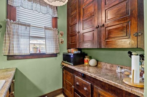 629 Maplewood Ave, Ambridge PA 15003-2415 exterior