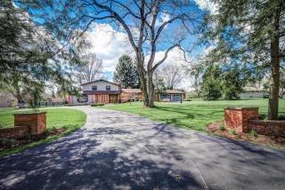 3987 Riverview Dr, Columbus, OH 43221-4911