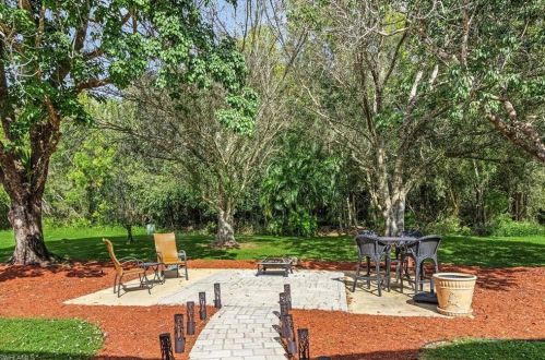 18061 Royal Hammock Blvd, Naples FL  34114-8944 exterior