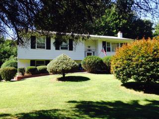 2 Horseshoe Rd, Millbrook, NY 12545-6026