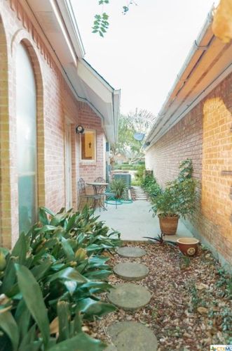 225 Charleston Dr, Victoria TX 77904-3814 exterior