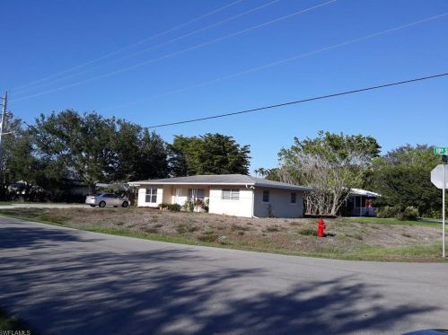 1003 Wisconsin Dr, Naples, FL 34103-3852