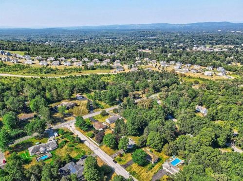 3 Alvin Ct, Poughkeepsie NY  12603-6126 exterior