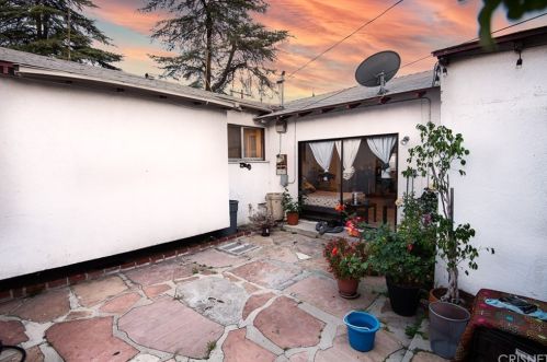 6201 Kraft Ave, North Hollywood CA  91606-4123 exterior