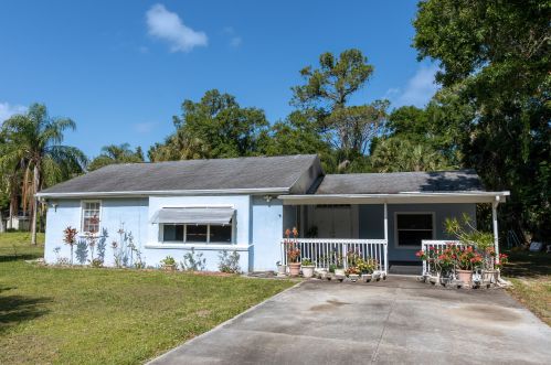 1985 Flora Ln, Vero Beach, FL 32966-1033