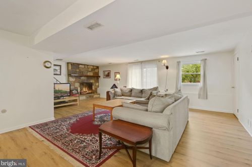 608 Parry Rd, Riverton NJ  08077 exterior