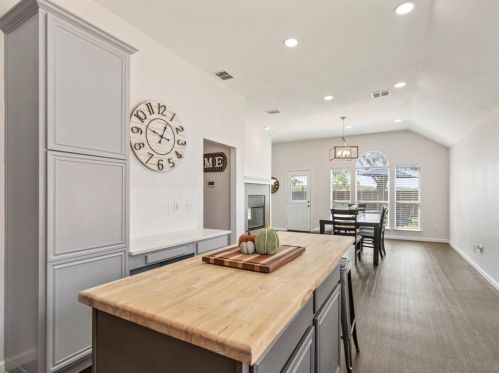 5064 San Jacinto Dr, Fort Worth TX 76137-5537 exterior