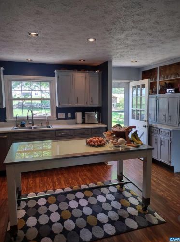 1054 Chestnut Dr, Harrisonburg VA  22801-1608 exterior