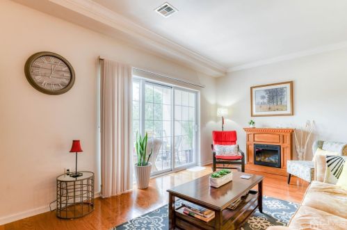 307 Regency Pl, Woodbridge NJ  07095-1032 exterior