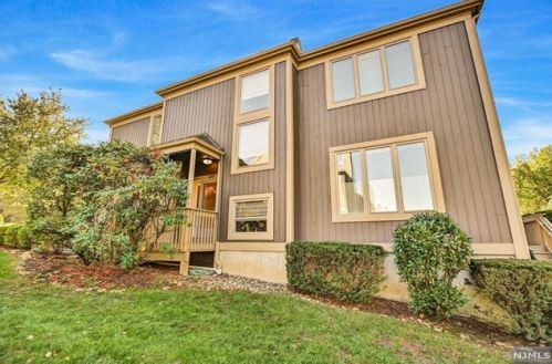 289 Vista View Dr, Mahwah NJ  07430-3701 exterior