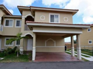 6782 22nd St, Miami, FL 33155-1748