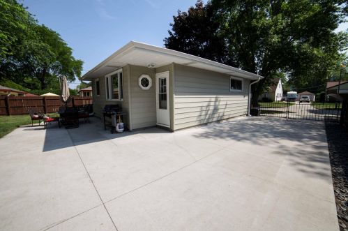 2823 103, Milwaukee WI 53214-2555 exterior