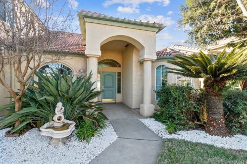 8819 Woodrow Ave, Fresno, CA 93720-3932
