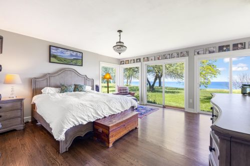 13328 Lakewood Dr, Thiensville WI  53097-2409 exterior