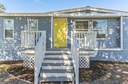 4889 Cambridge Dr, Mims, FL 32754-5479