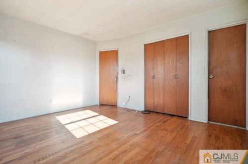 51 Jackson Ct, Perth Amboy NJ  08863-1304 exterior