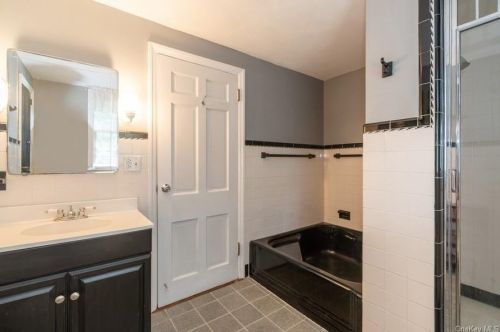 22 Circular Rd, Poughkeepsie NY 12601-4635 exterior