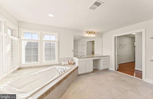 20906 Mcintosh Pl, Leesburg VA  20175-6372 exterior