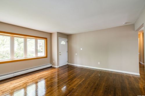 2 Lamplight Ln, Huntington Station, NY 11746-6210