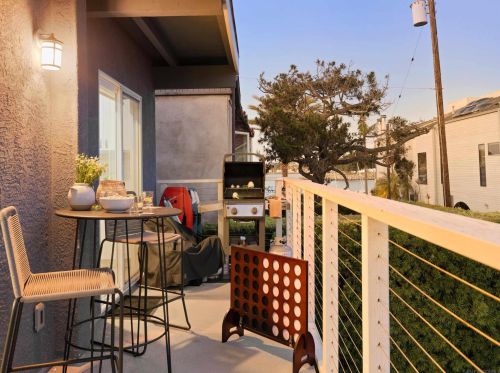 824 Anacapa Ct, San Diego CA  92109-8203 exterior