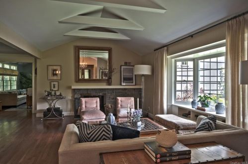 2 Robins Roost, Rye Brook, NY 10573-1212