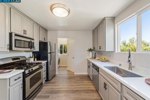 1347 26 St, Oakland CA 94606-3243 exterior