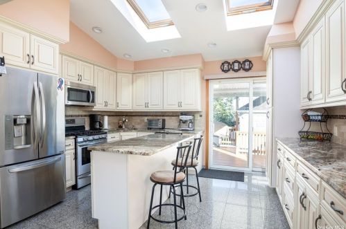 225 Devonshire Dr, New Hyde Park, NY 11040-3506