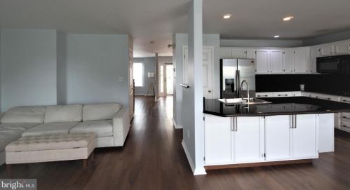 118 Shoal Creek Dr, Blue Bell PA  19422-3250 exterior