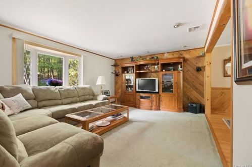 102 Hustis Rd, Nelsonville NY  10516-4109 exterior