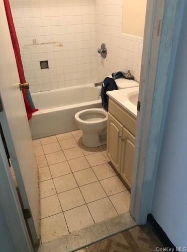 768 Allerton Ave, Bronx NY  10467-8855 exterior