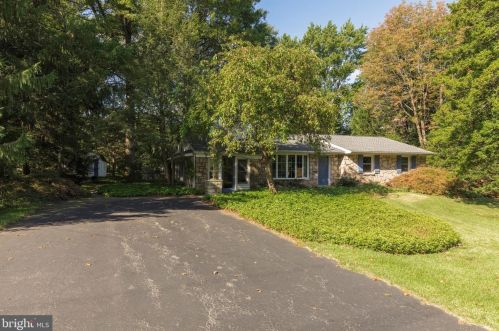 30 Borton Rd, Norristown, PA 19403-2049