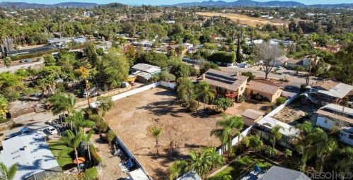 1171 Sunset Dr, Vista CA  92081-7407 exterior