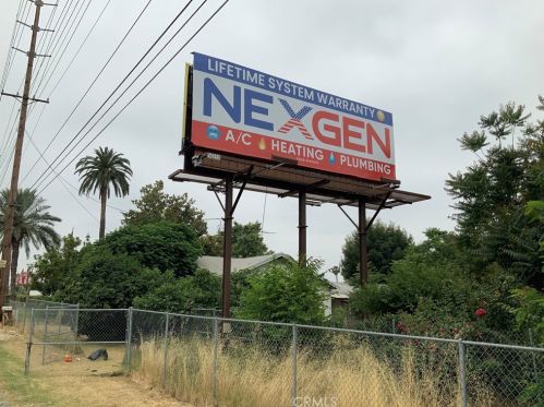 577 La Cadena Dr, Riverside CA  92501-1346 exterior