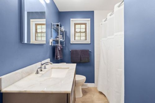 6 Orchard Dr, Flemington NJ  08822-1527 exterior