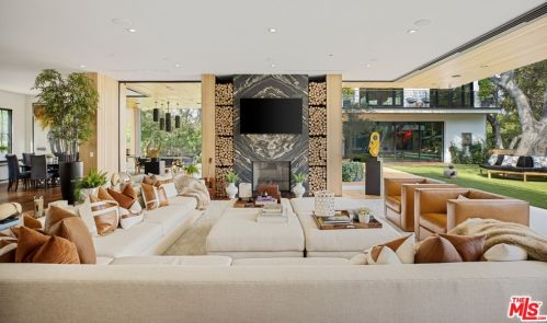 3904 Valley Meadow Rd, Van Nuys, CA 91436-3930