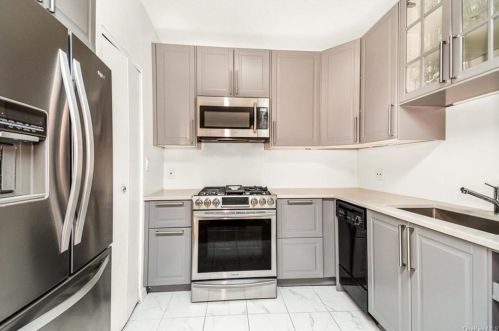 514 159th St, Bronx, NY 10451-4694