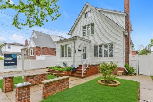 86-15 262nd St, Floral Park NY  11004-1344 exterior