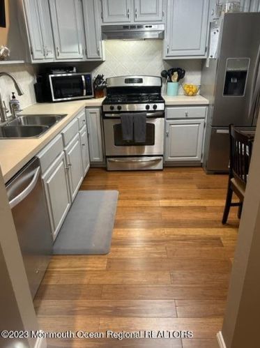 20 Bradford Dr, Old Bridge NJ  08857-3103 exterior