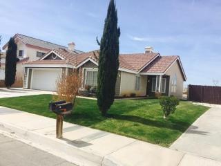 16302 Manchester St, Victorville, CA 92394-1588