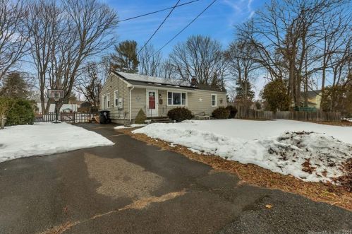 15 Buckingham Pl, Milford, CT 06460-6652