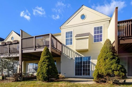 58 Elizabeth Cir, Sandy Hook CT 06482-1092 exterior