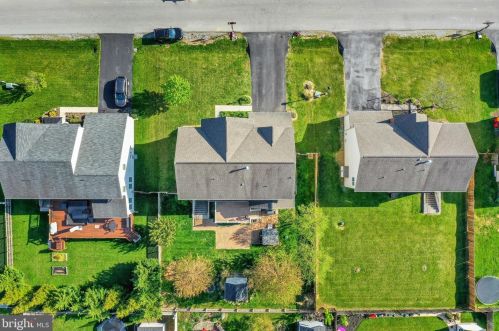 125 Victoria Ln, Charles Town WV  25414-5984 exterior