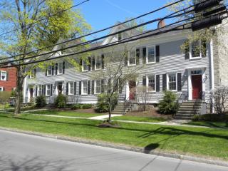 42 Jordan St, Skaneateles, NY 13152-1106