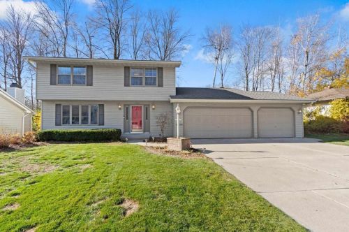 1970 Knotty Pine Dr, Green Bay, WI 54304-1961