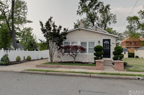 40 Highland St, East Brunswick, NJ 08816-2133